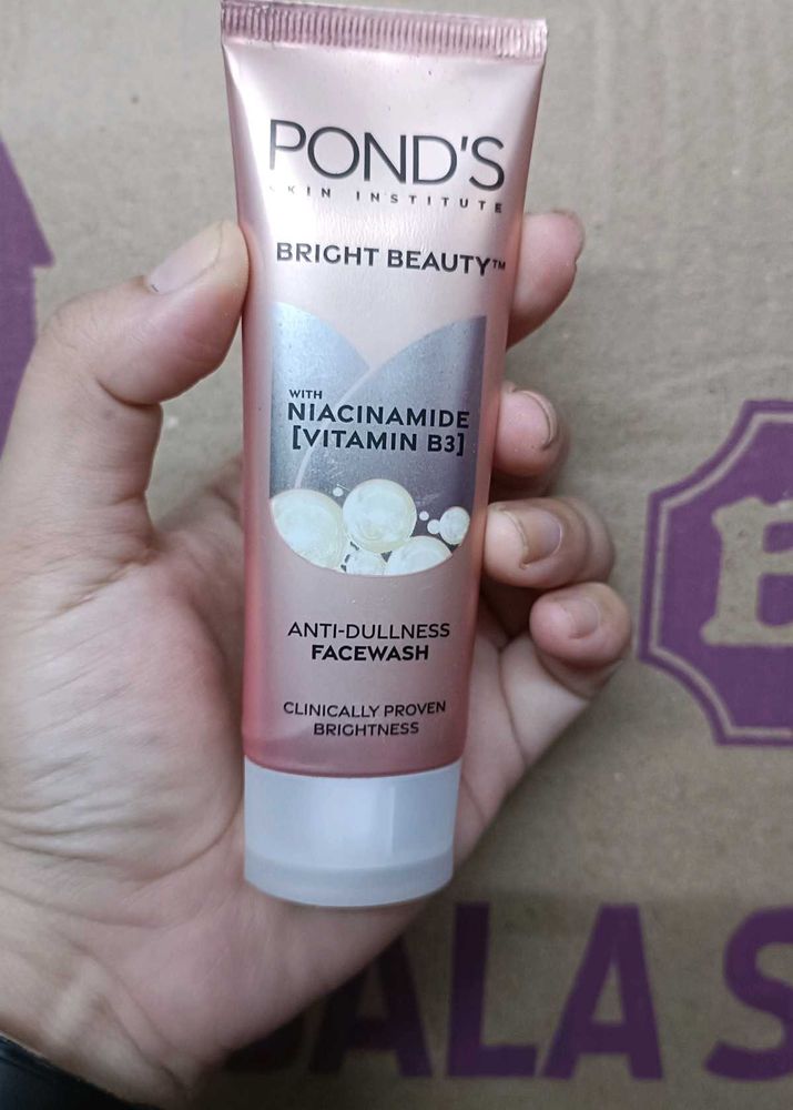 Pond's Bright Beauty Facewash