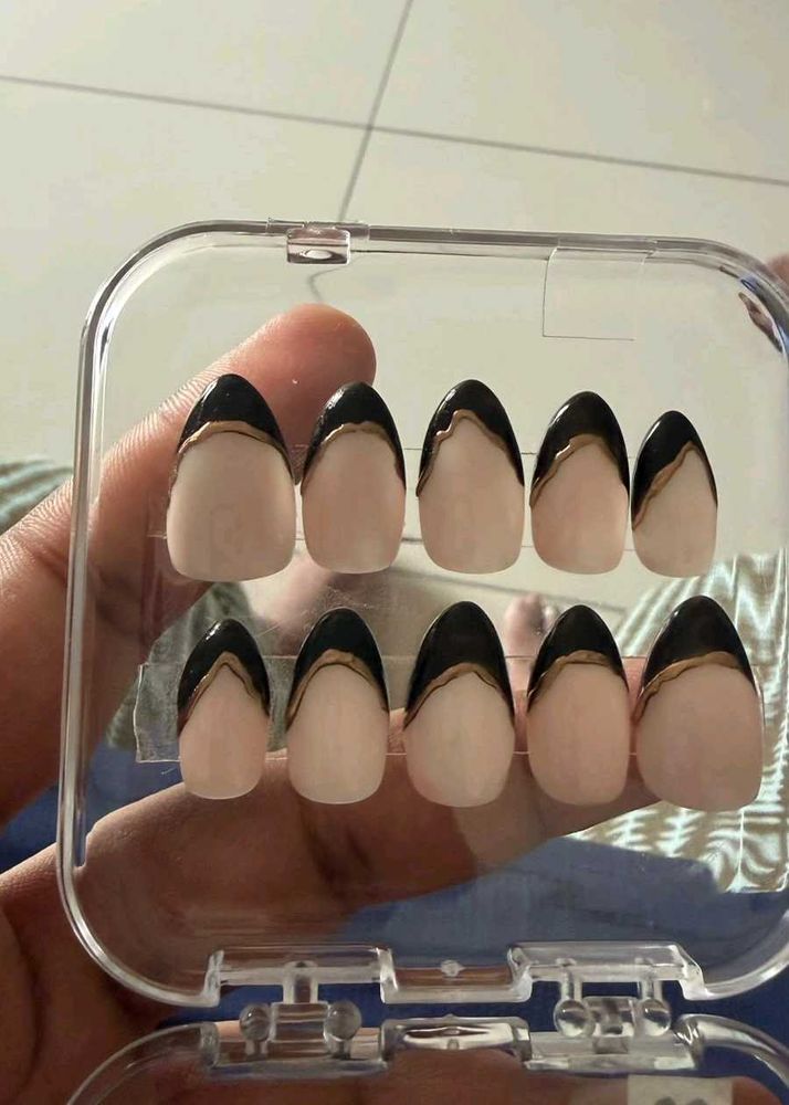 Stylish French Tip Press-On Nails