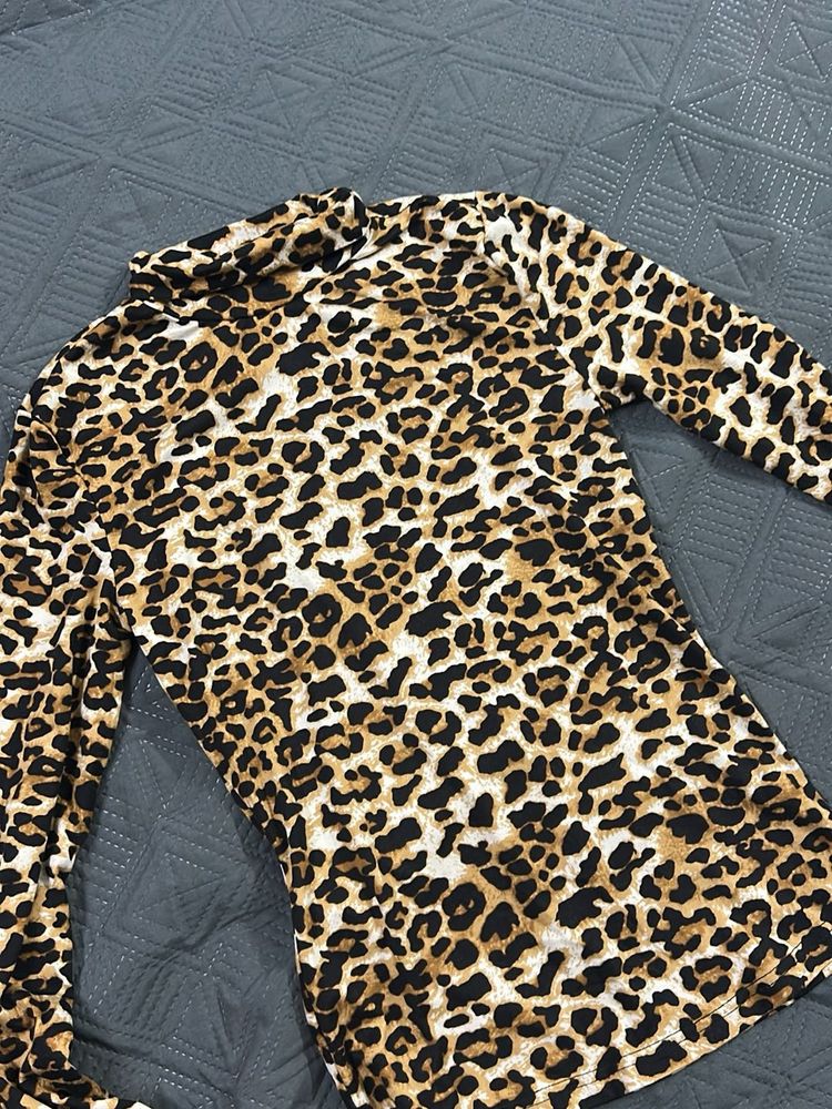 Leopard Print Turtleneck Top
