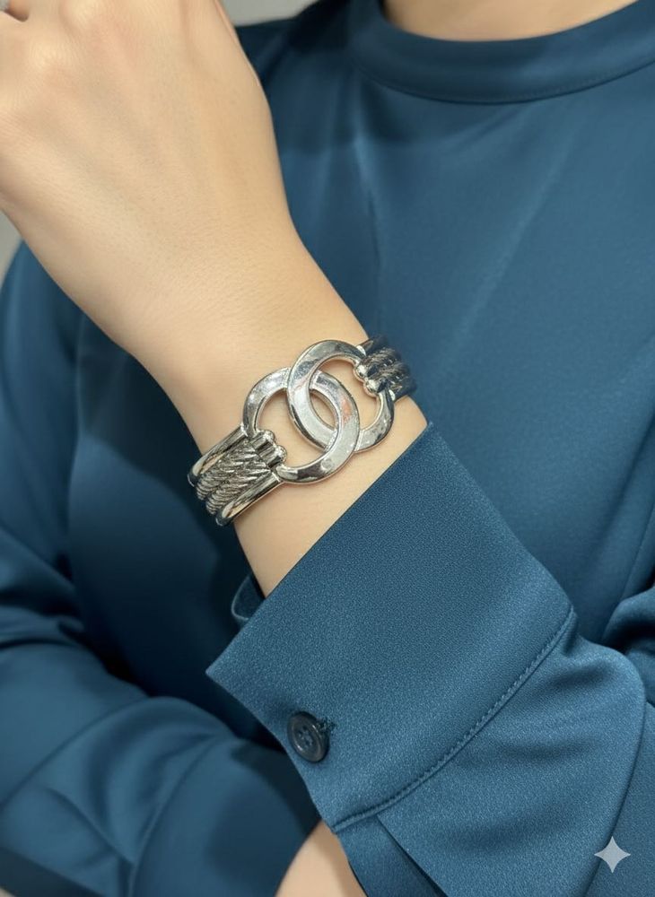 anti-tarnish Silver Tone Interlocking Bracelet