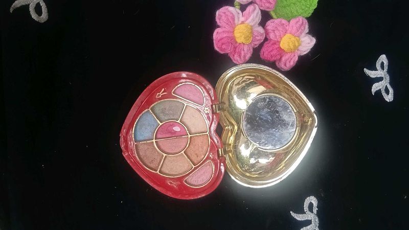 Heart Shaped Eyeshadow Palette🪞👀