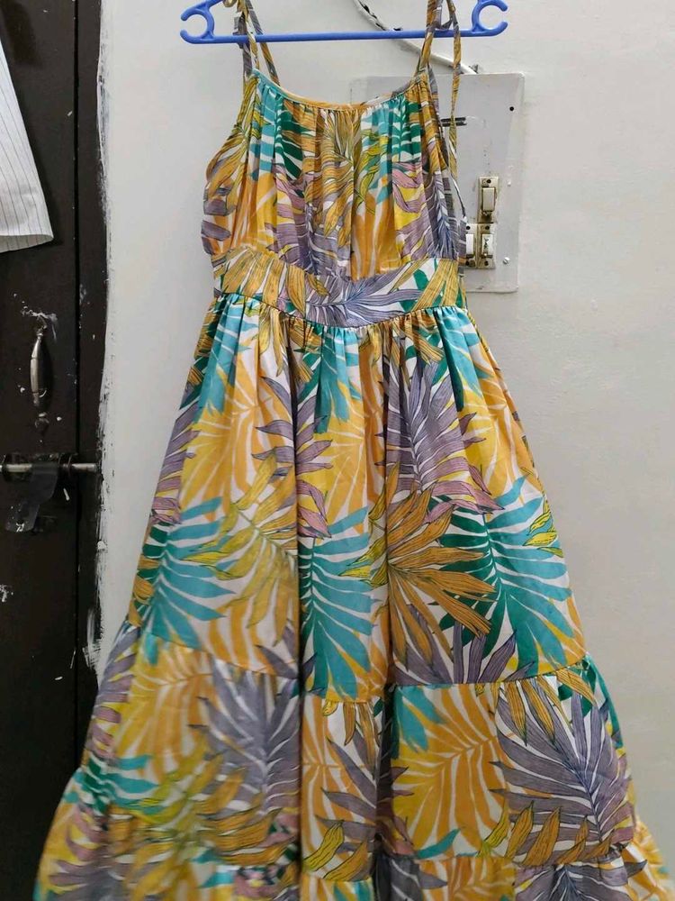a very beautiful middi dress..