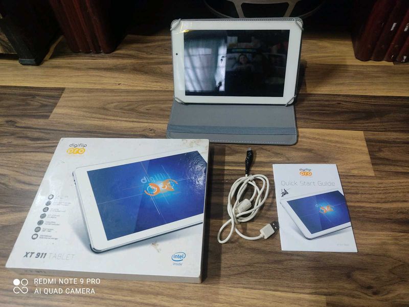 Digiflip XT 911 Tablet with Accessories
