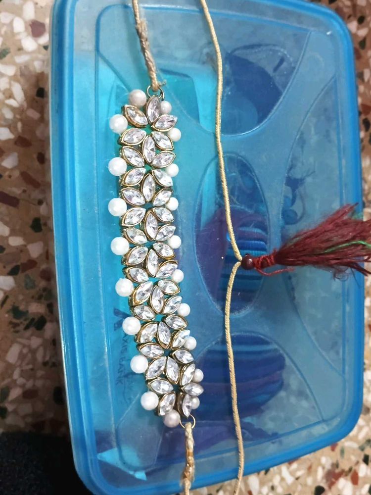 Elegant Kundan &amp; Pearl Maang Tikka