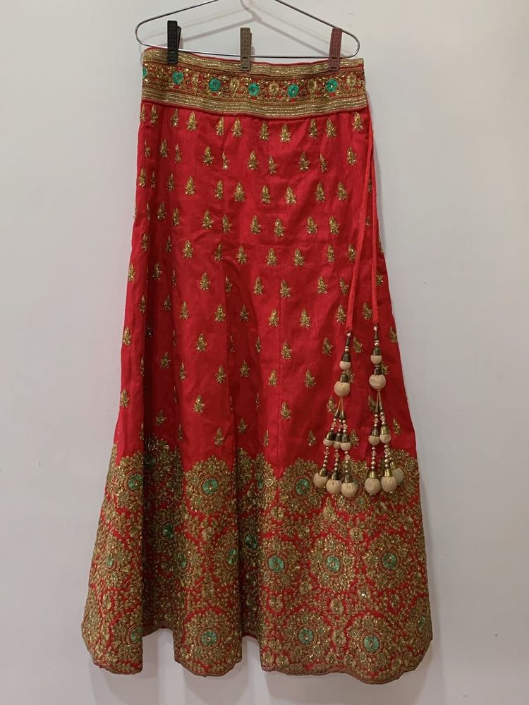 A Beautiful Lehenga with blouse &amp; dupatta