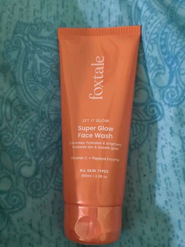Foxtale Super Glow Face Wash