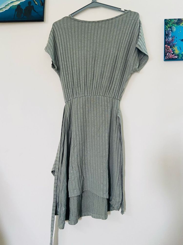 Stylish Ribbed Midi Dress with Wrap Detail