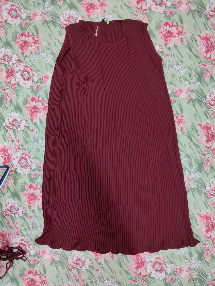 Burgundy Pleated Sleeveless Dress