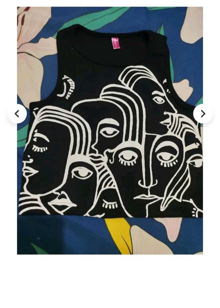 Graphic Print Sleeveless Top