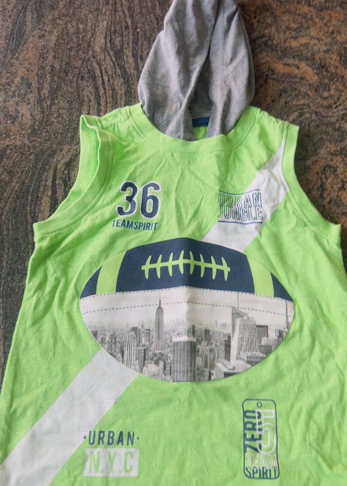 Sleeveless Hooded T Shirt