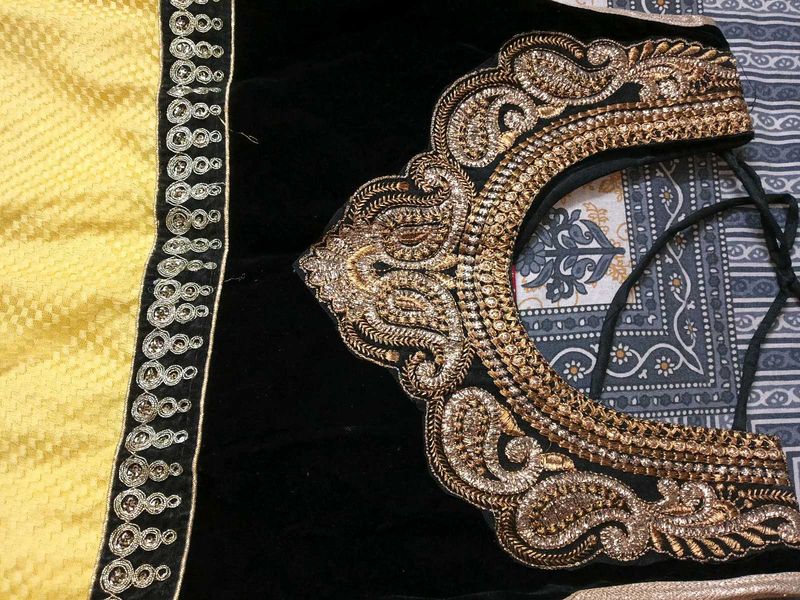 Elegant Embroidered kurta set
