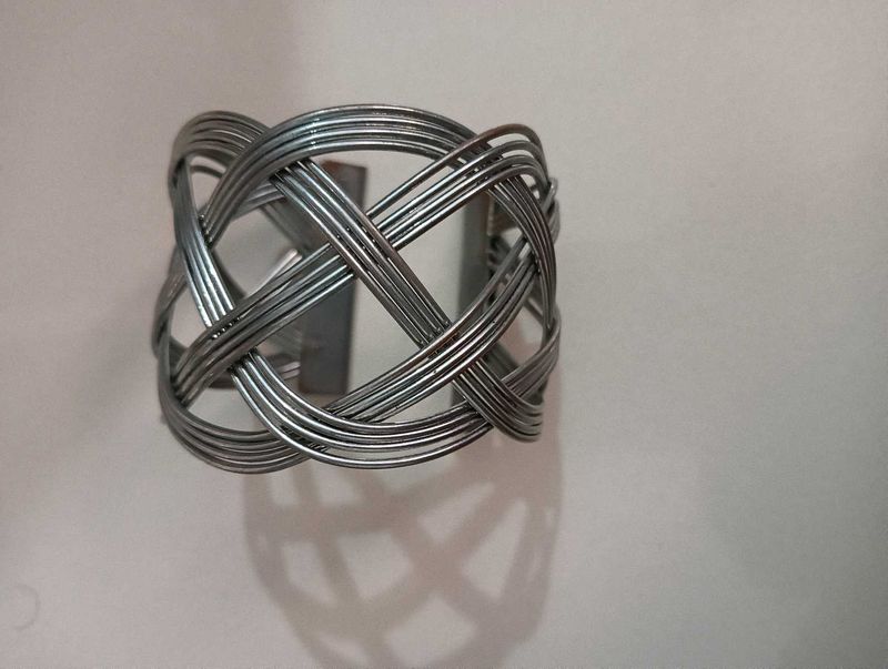 Adjustable bracelet