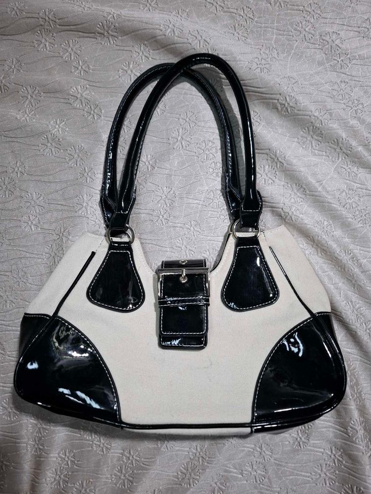 Chic Black &amp; White Shoulder Bag