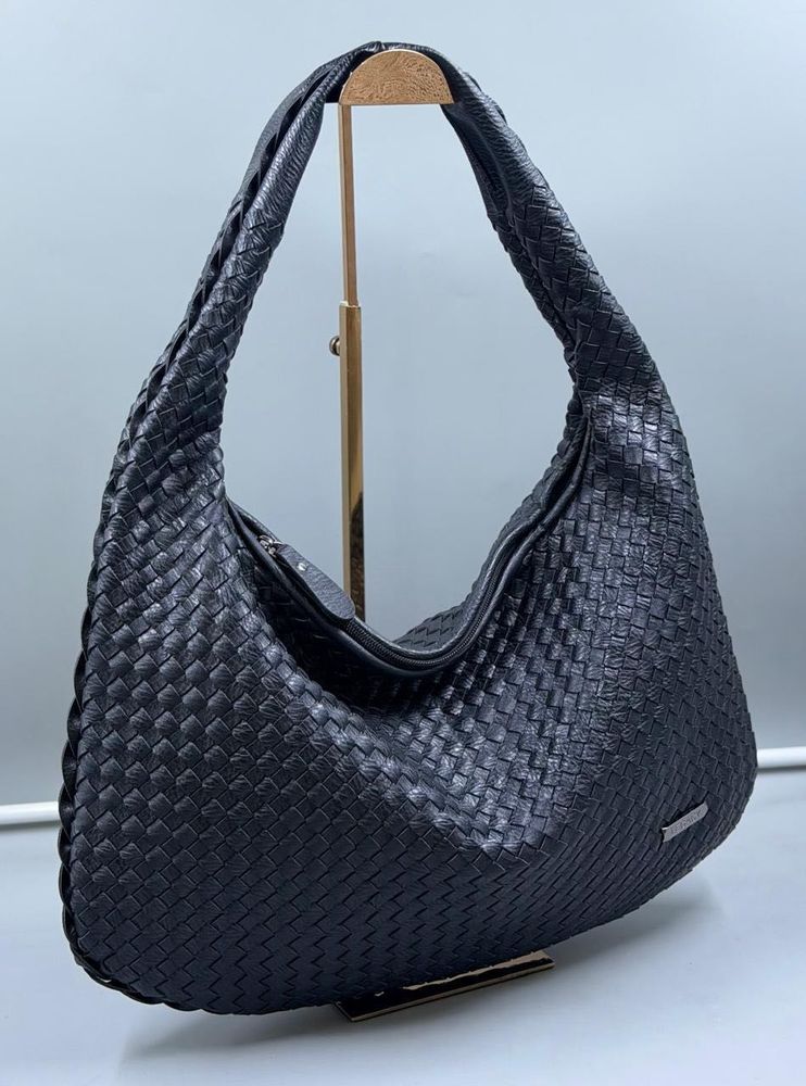 Chic Woven Hobo Handbag