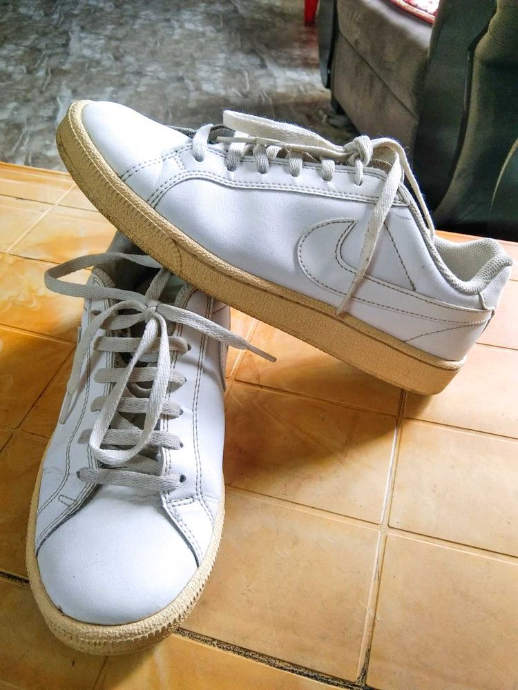 SALE hurry 🎊White Nike shoes 👟