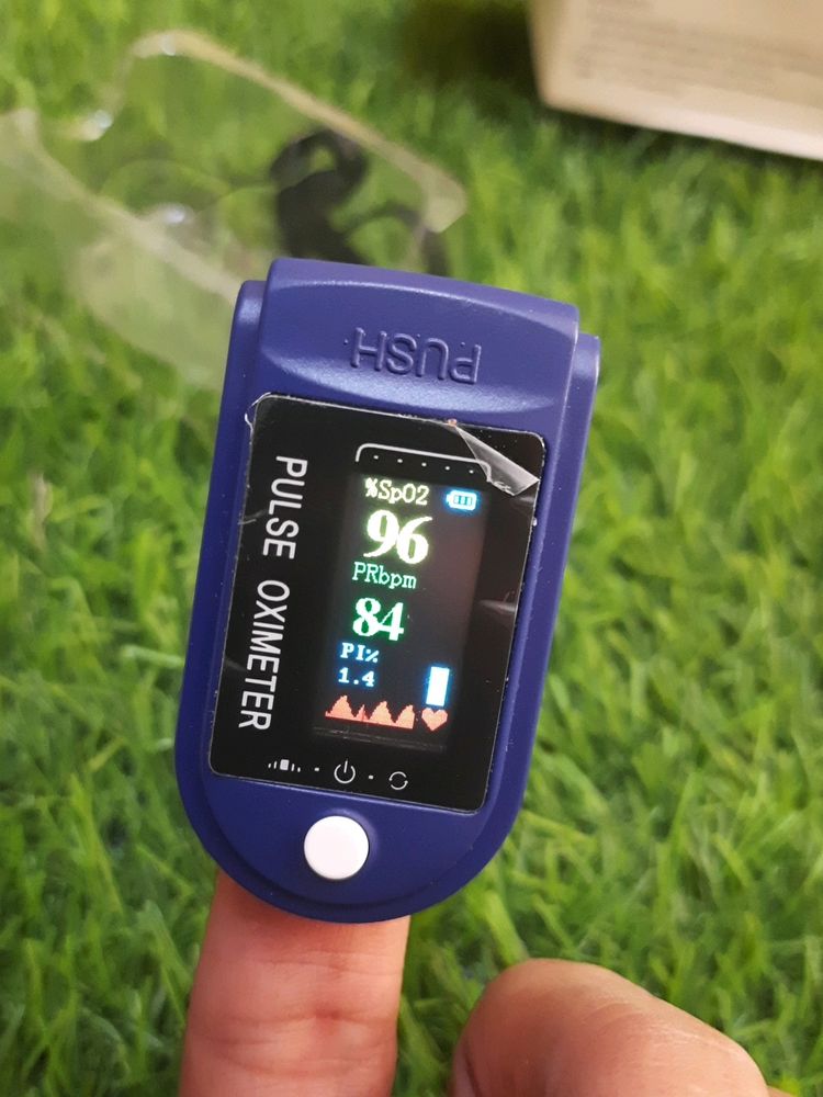 Finger Pulse Oximeter Brand New With 2 Bettery
