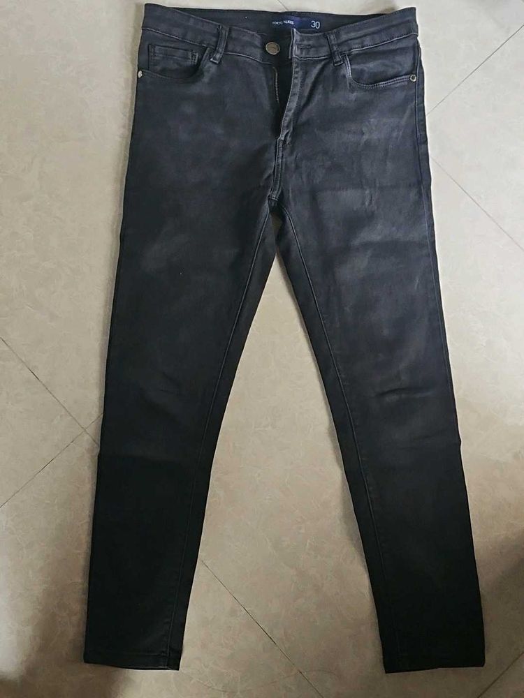 branded jeans black denim...no flow and stain.