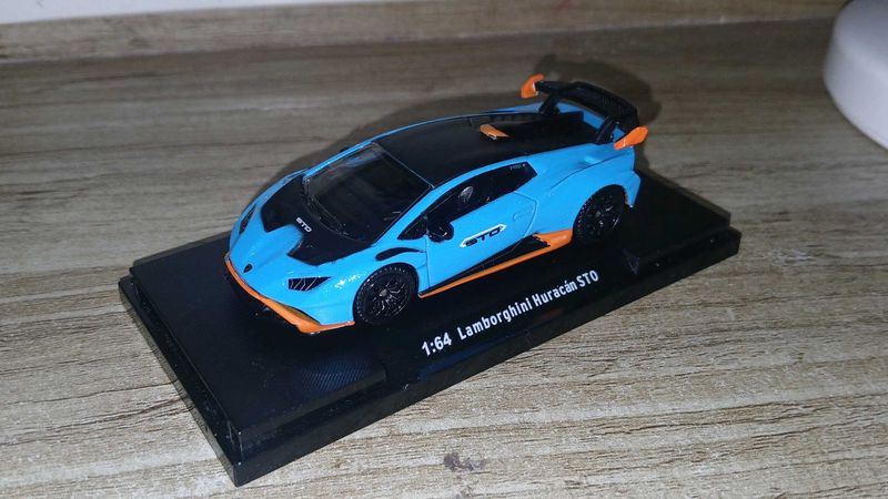 1:64 Lamborghini Huracan STO Diecast Model