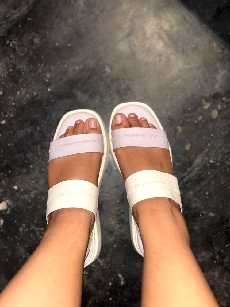 zudio Comfy White &amp; Lilac Sandals