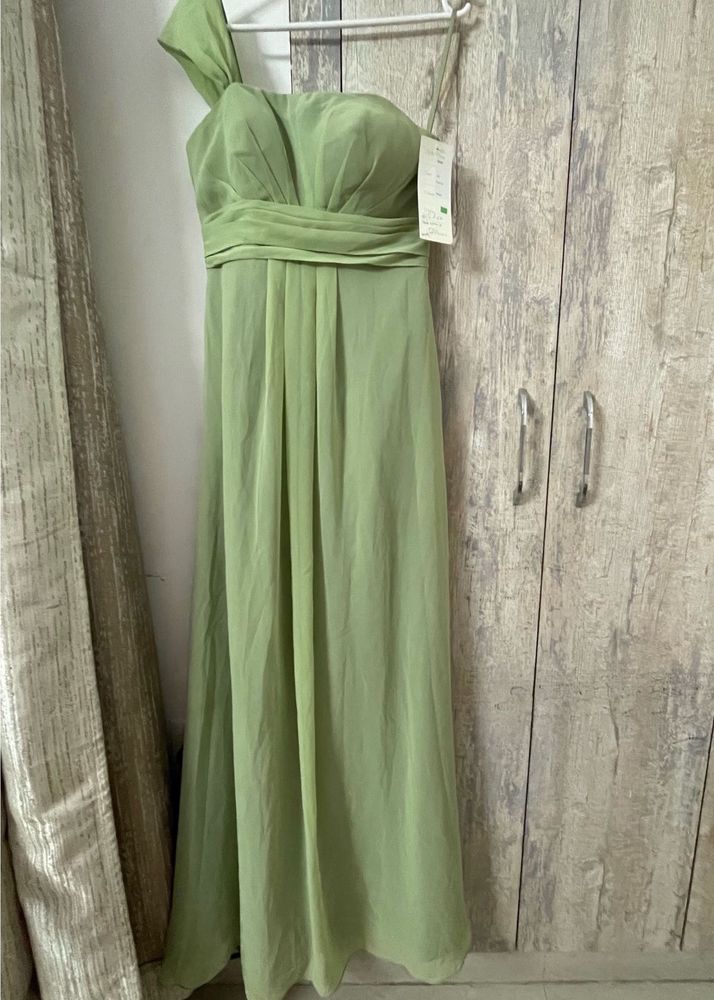 Elegant One-Shoulder Green Gown