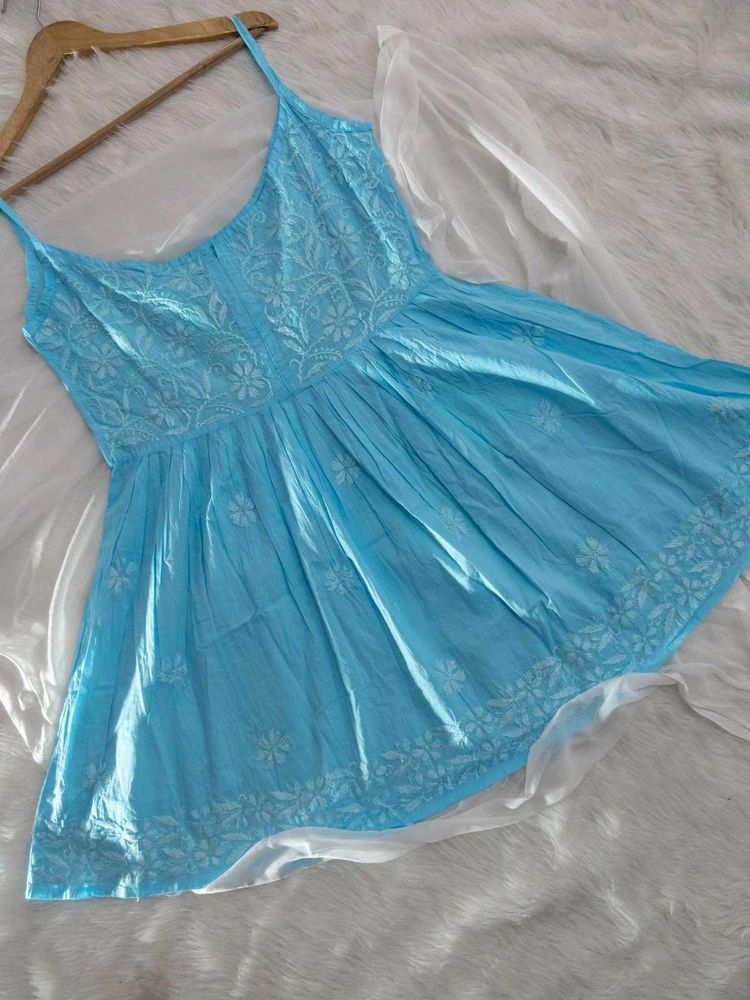 Sleevless Chikankari Short Gown