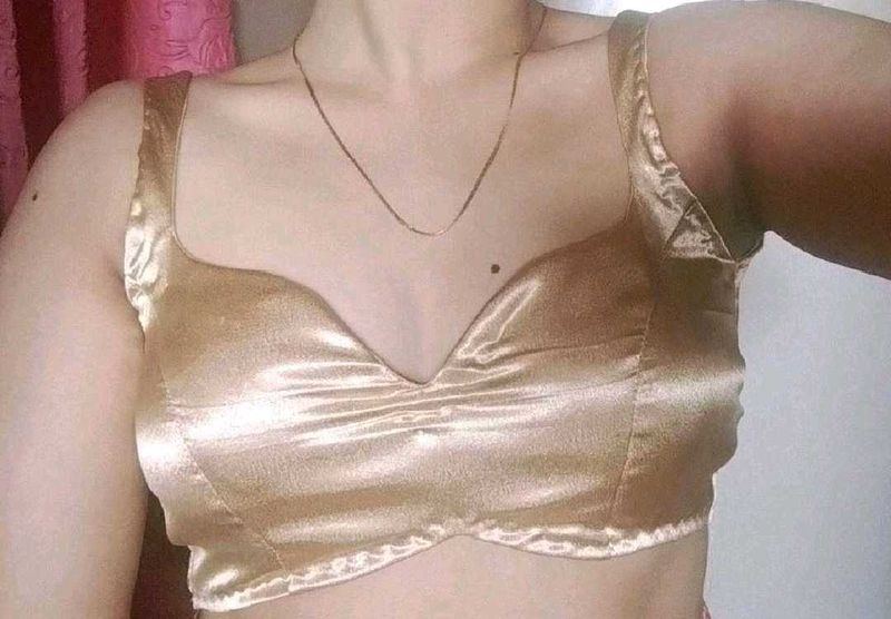 backless blouse