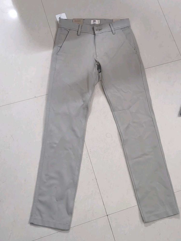 Levi's Men's Light Grey Chinos(Slim Fit)