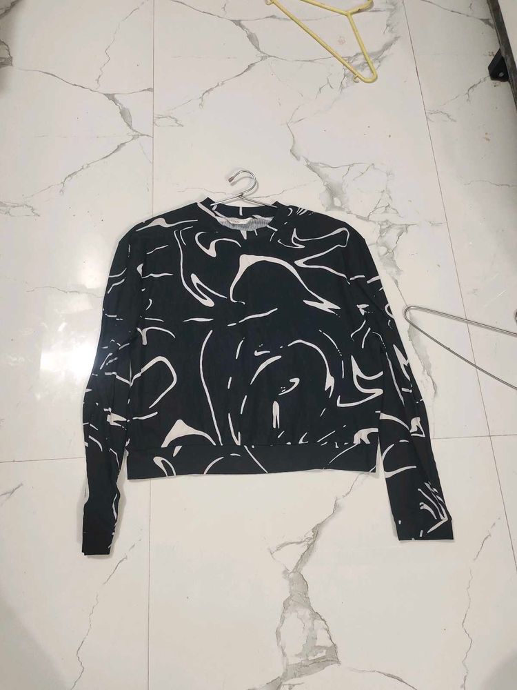 Black &amp; White Swirl Print Long Sleeve Top