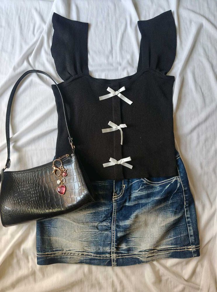 Black top with bows 🐈‍⬛