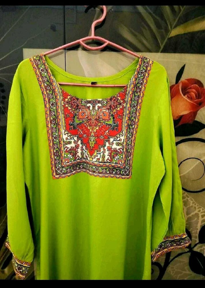 unused Vibrant Kurta with Intricate Neckline