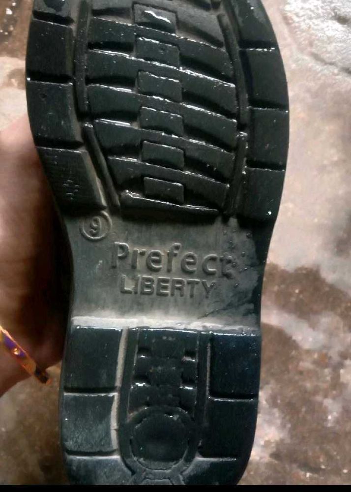 Liberty velcro .Shoe size 9