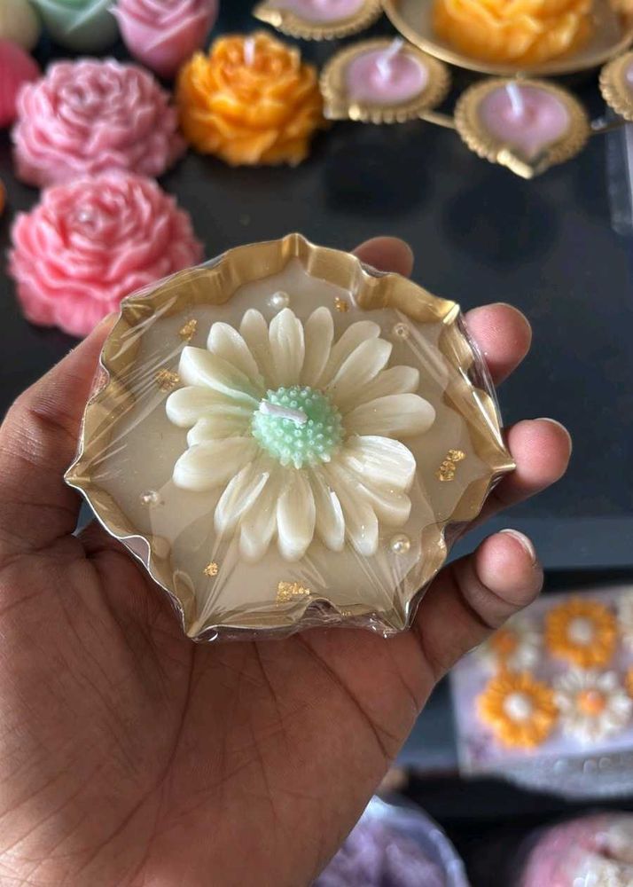 Decorative Daisy Candle