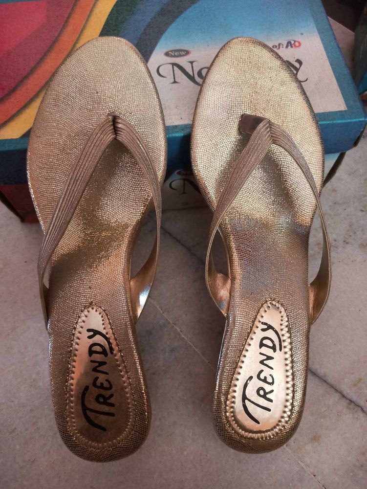 Trendy Gold Flats