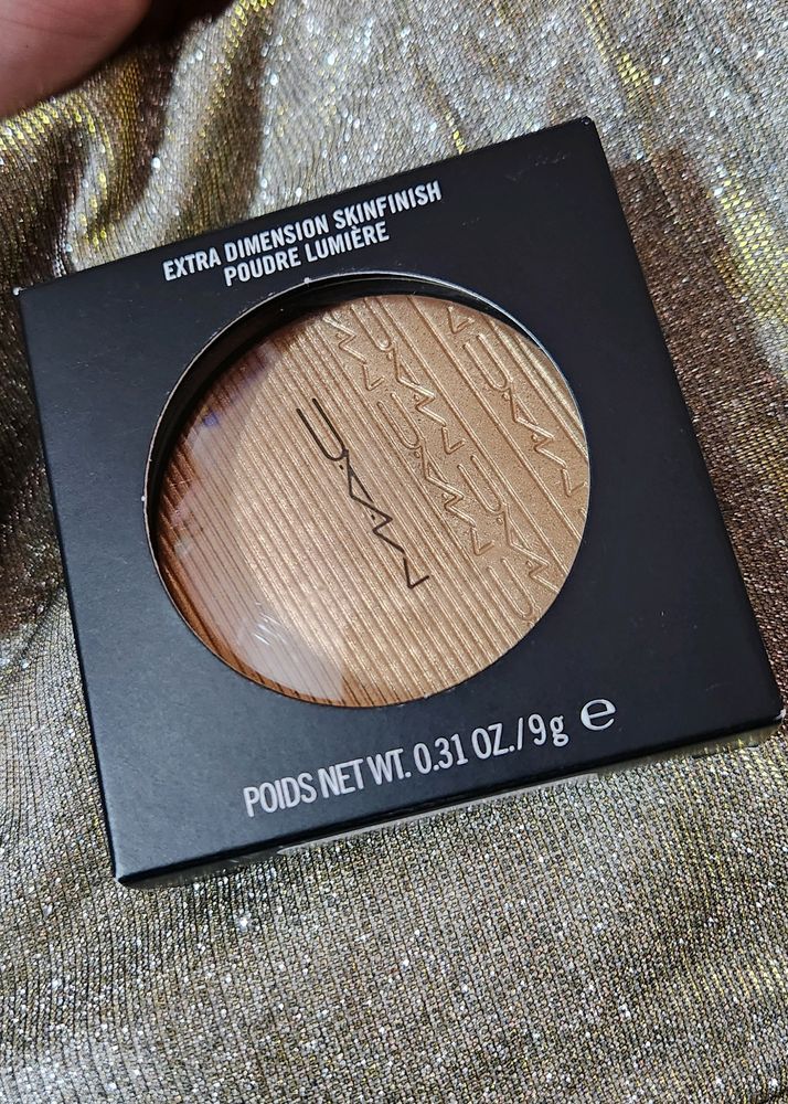 M.A.C Extra Dimension Skinfinish Highlighter
