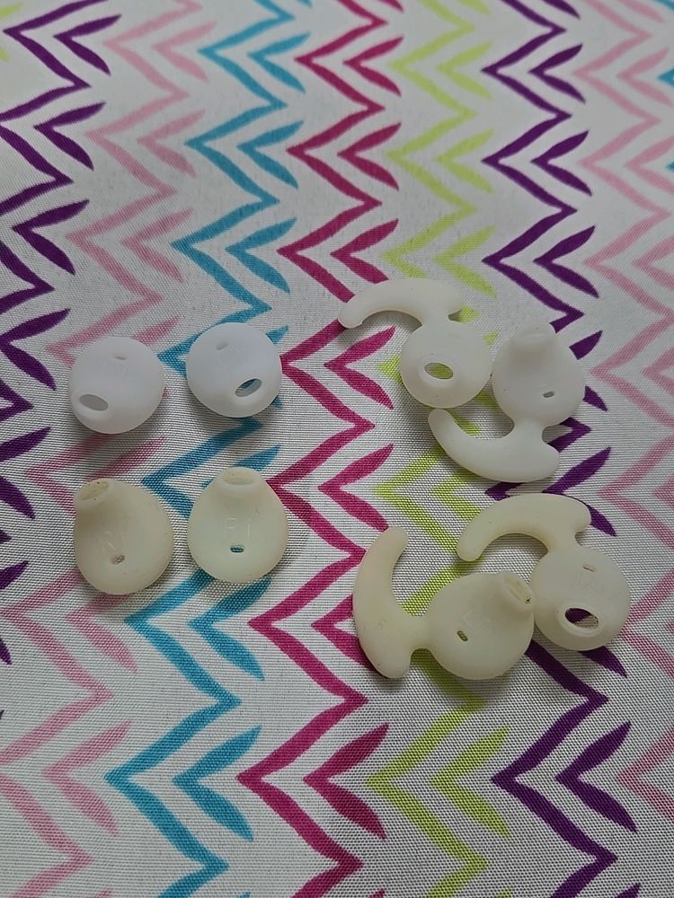 Set Of 4 Ear Bud Covers