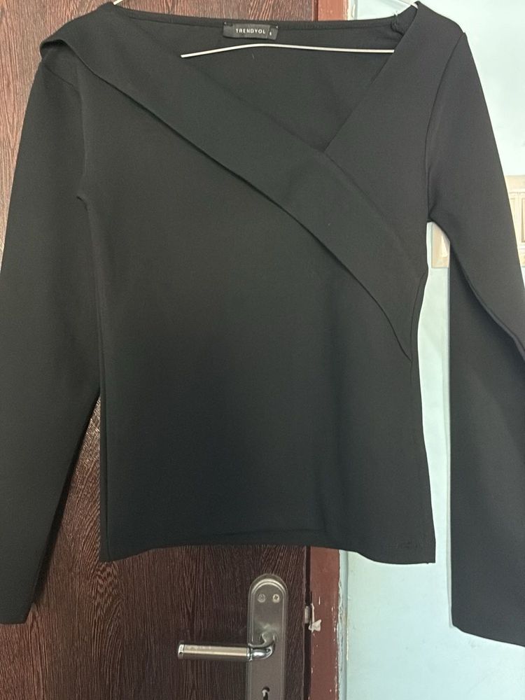 Chic Black Long Sleeve Wrap Top