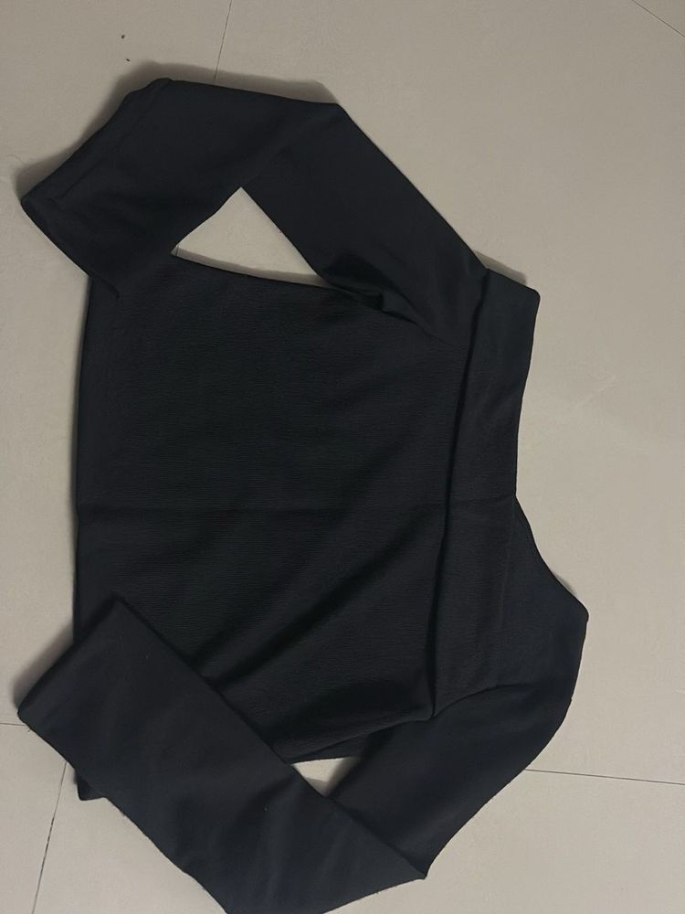 combo of Black Long Sleeve Crop Top And Jeans