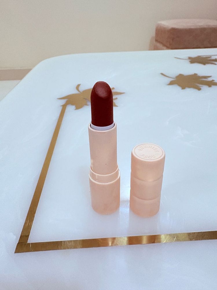 Sunnies face blotted lipstick
