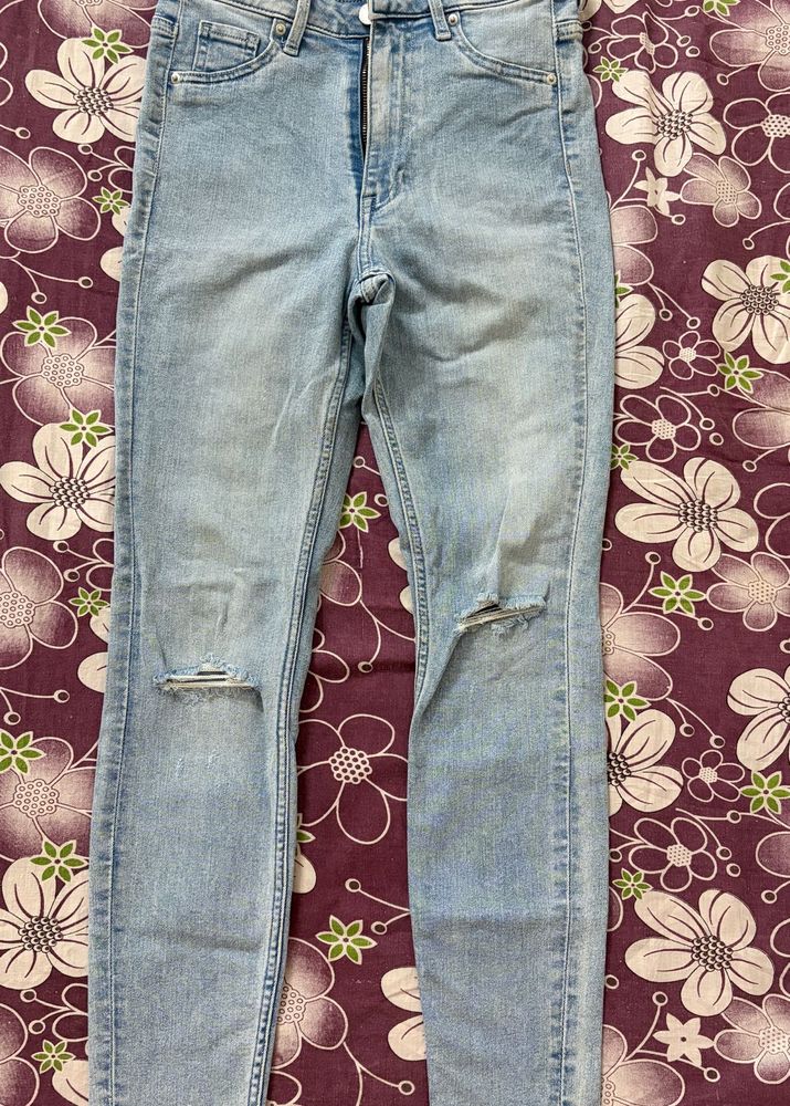 Light Wash Ripped Jeans