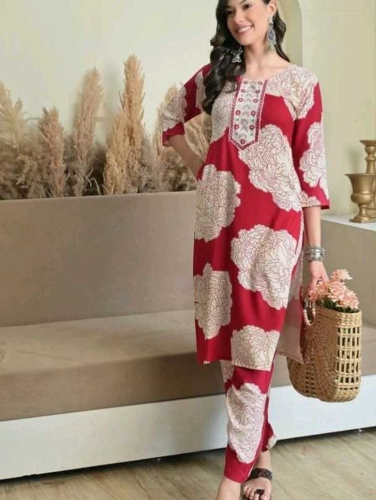 🆕 🆕Stylish Red Floral Kurta Set