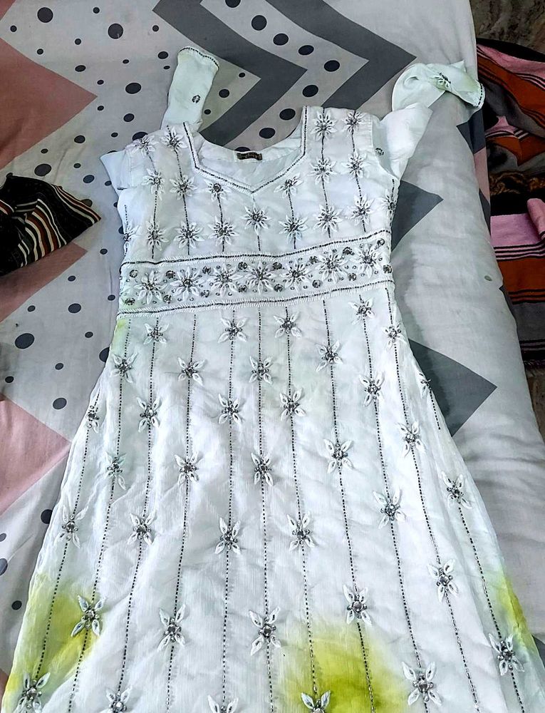 Elegant White Embroidered Kurta