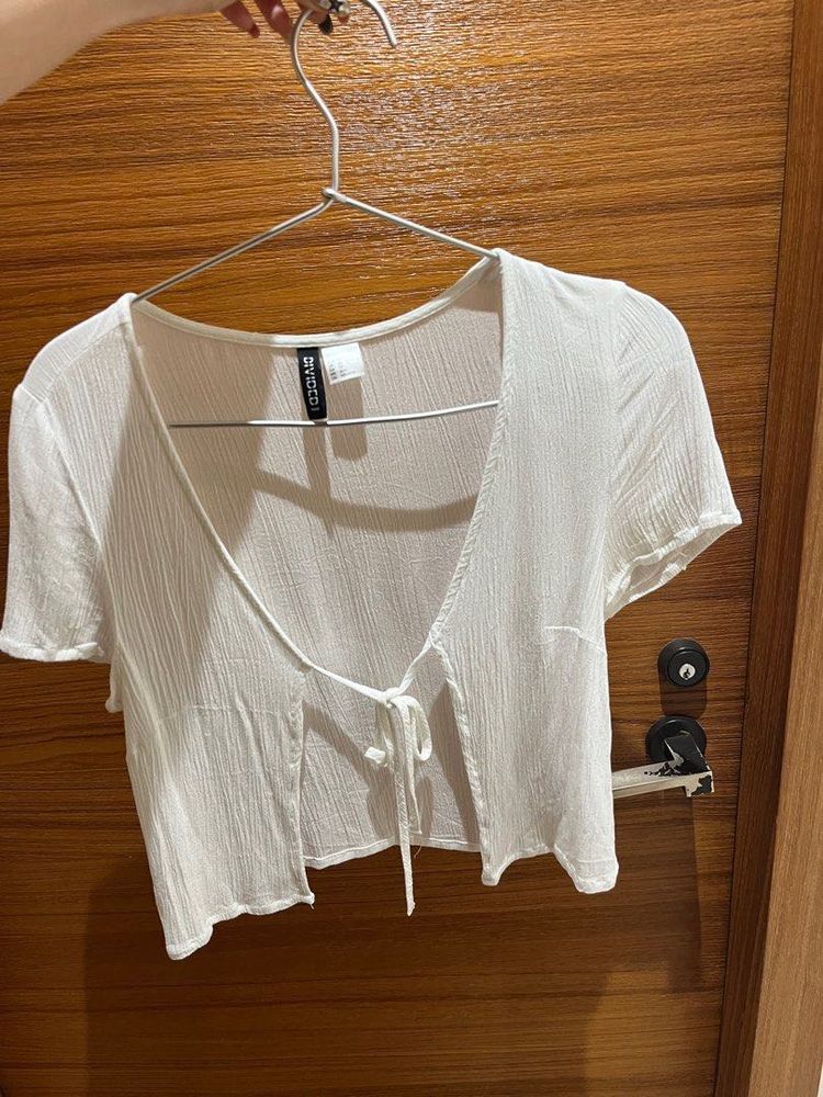 H&amp;M Tie-Front Crop Top