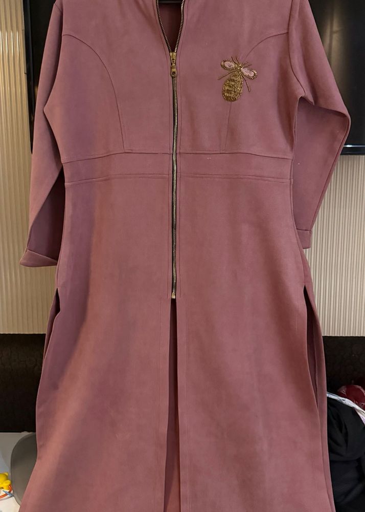 winter Pink Kurta with Bee Embellishment