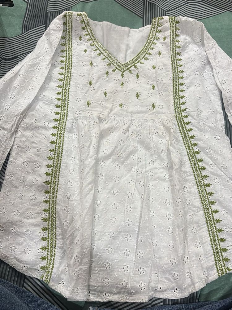 Elegant White Chikankari Kurta