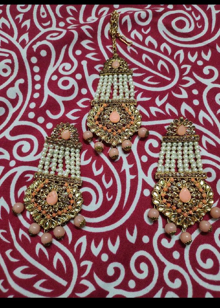 Exquisite Kundan Maang Tikka &amp; Earrings Set