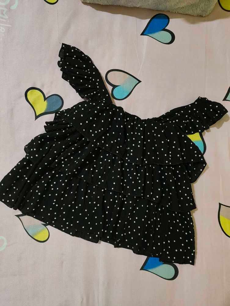 Black Polka Dot Ruffle Top🖤