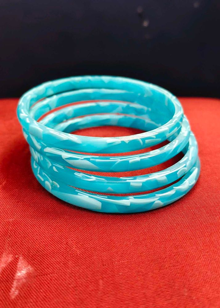 Set of 5 Blue &amp; White Patterned Bangles