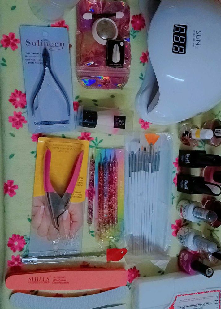 Complete Nail Art Kit with UV Lamp