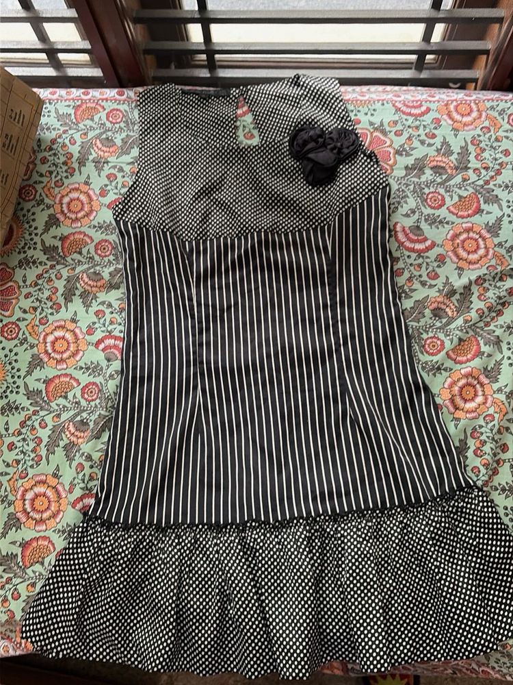 Stylish Black &amp; White Patterned Dress