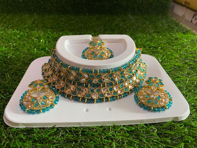 Emerald Kundan Jewelry Set